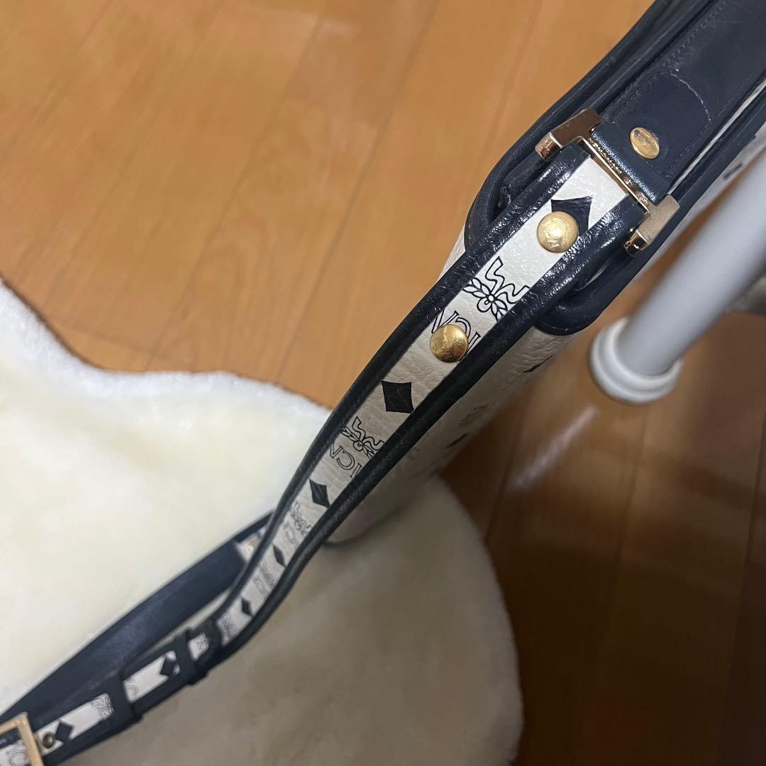 MCM⭐️メッセンジャーバッグ ホワイト