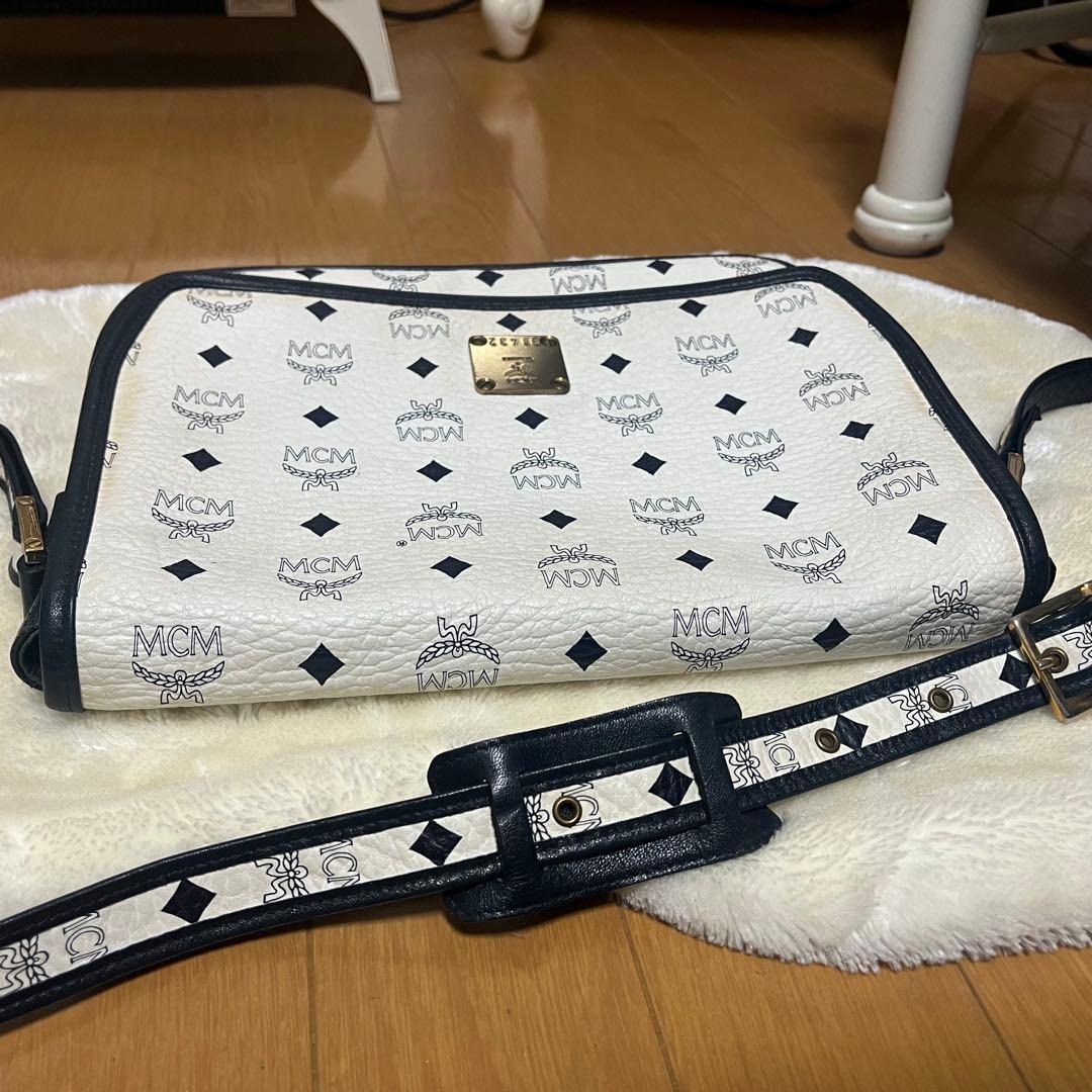 MCM⭐️メッセンジャーバッグ ホワイト