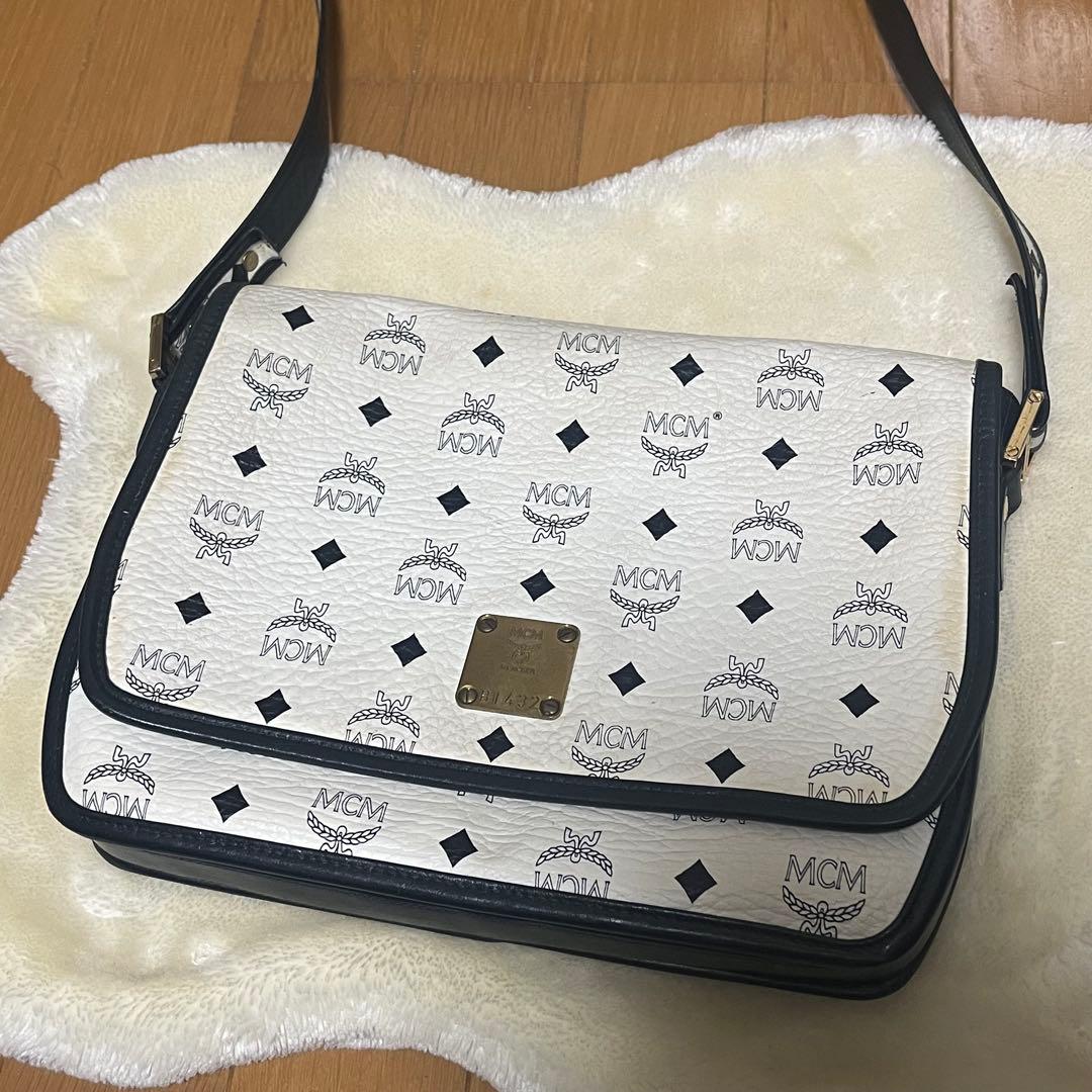 MCM⭐️メッセンジャーバッグ ホワイト