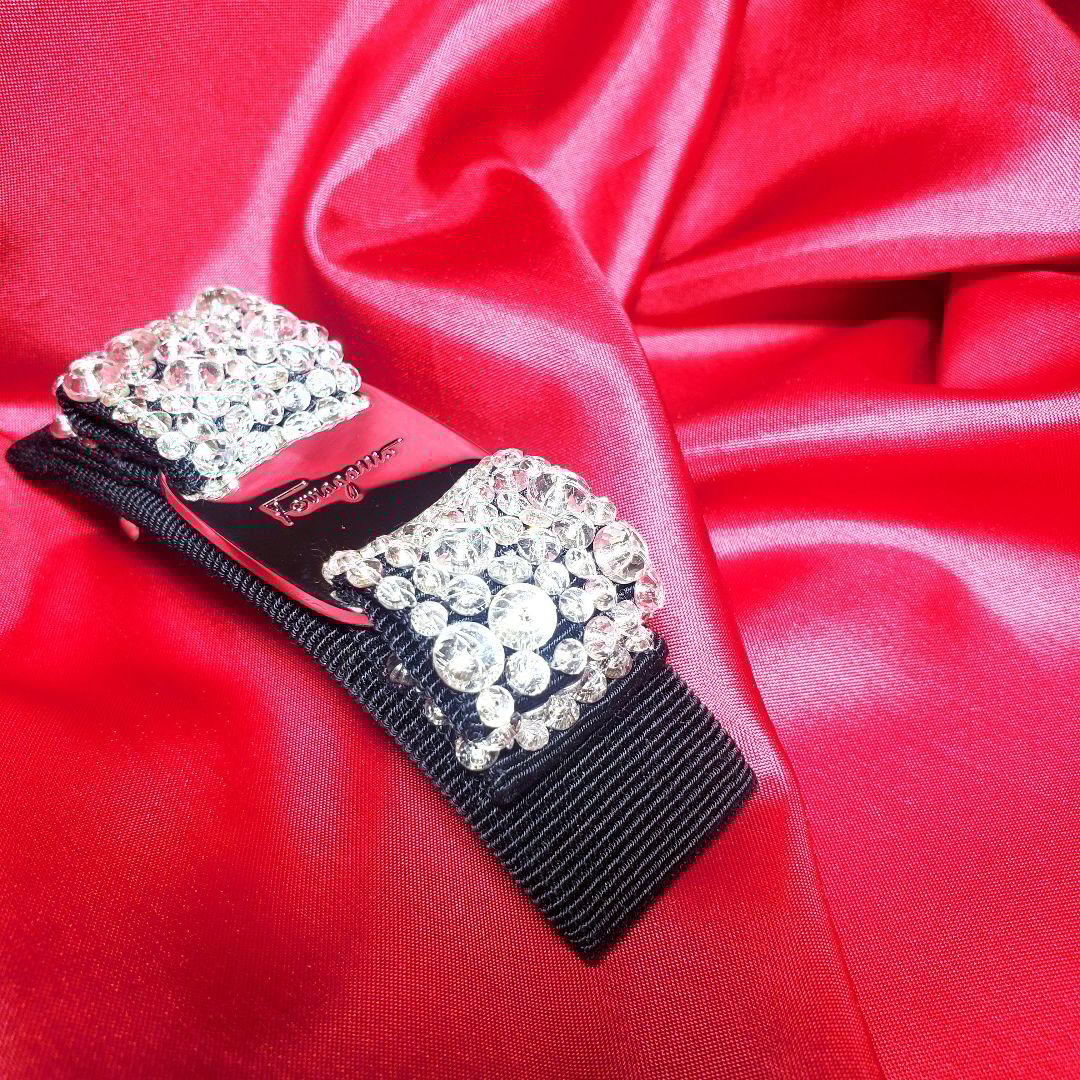 【極美品】 フェラガモ ヴァラ バレッタ　ブラック×クリスタル　ヘアピン