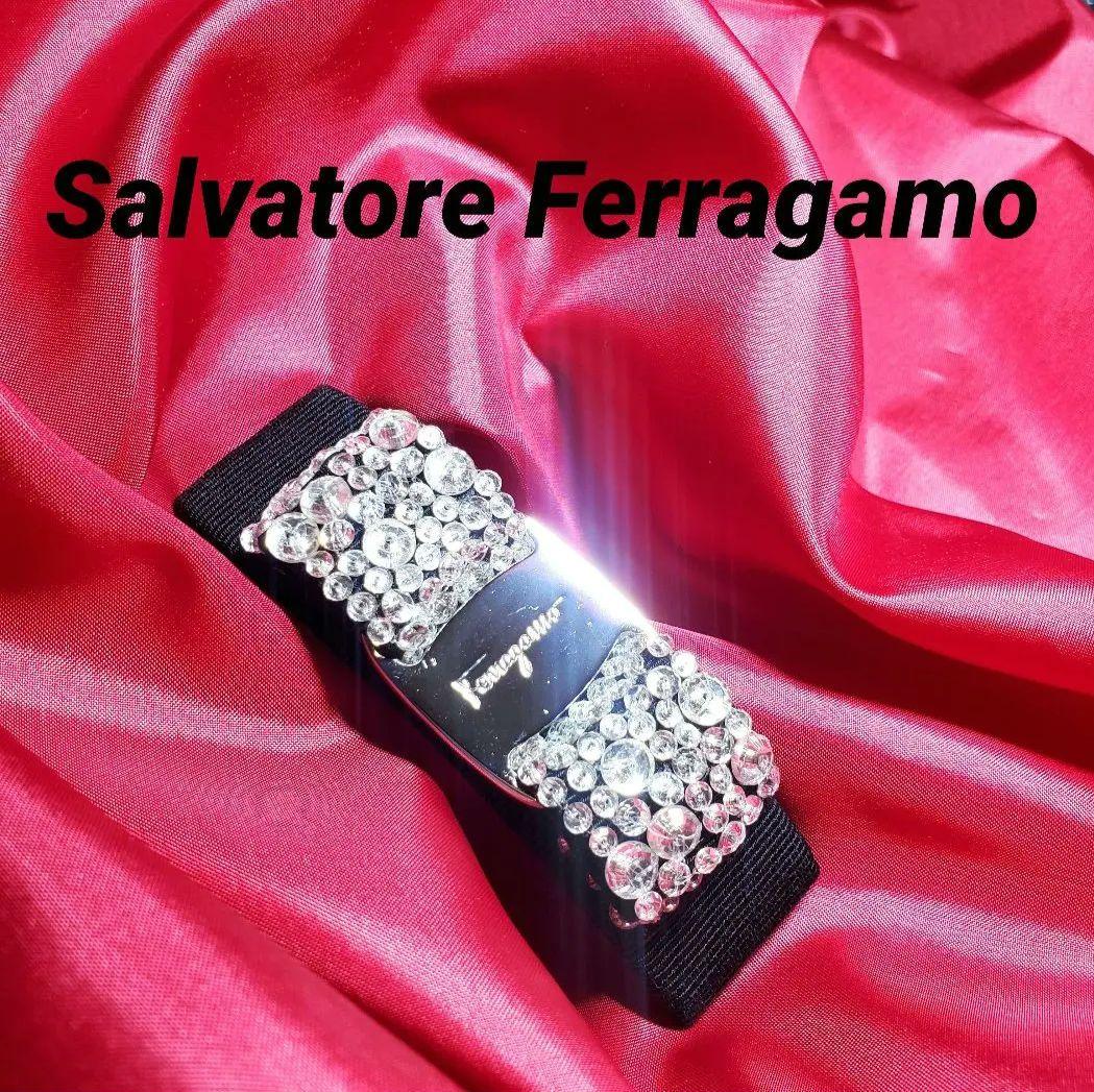 【極美品】 フェラガモ ヴァラ バレッタ　ブラック×クリスタル　ヘアピン