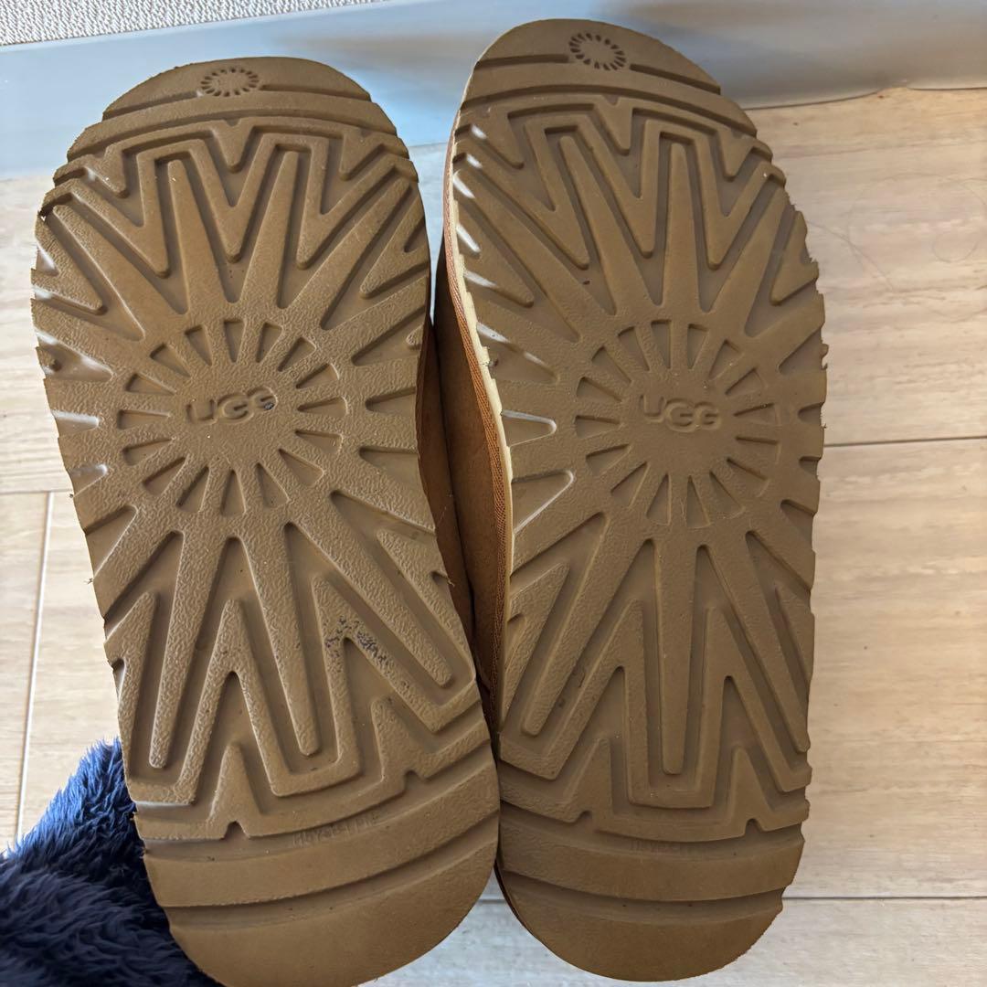 人気 UGG Neuman アグ ニューマン ムートンスリッポン サンダル 27