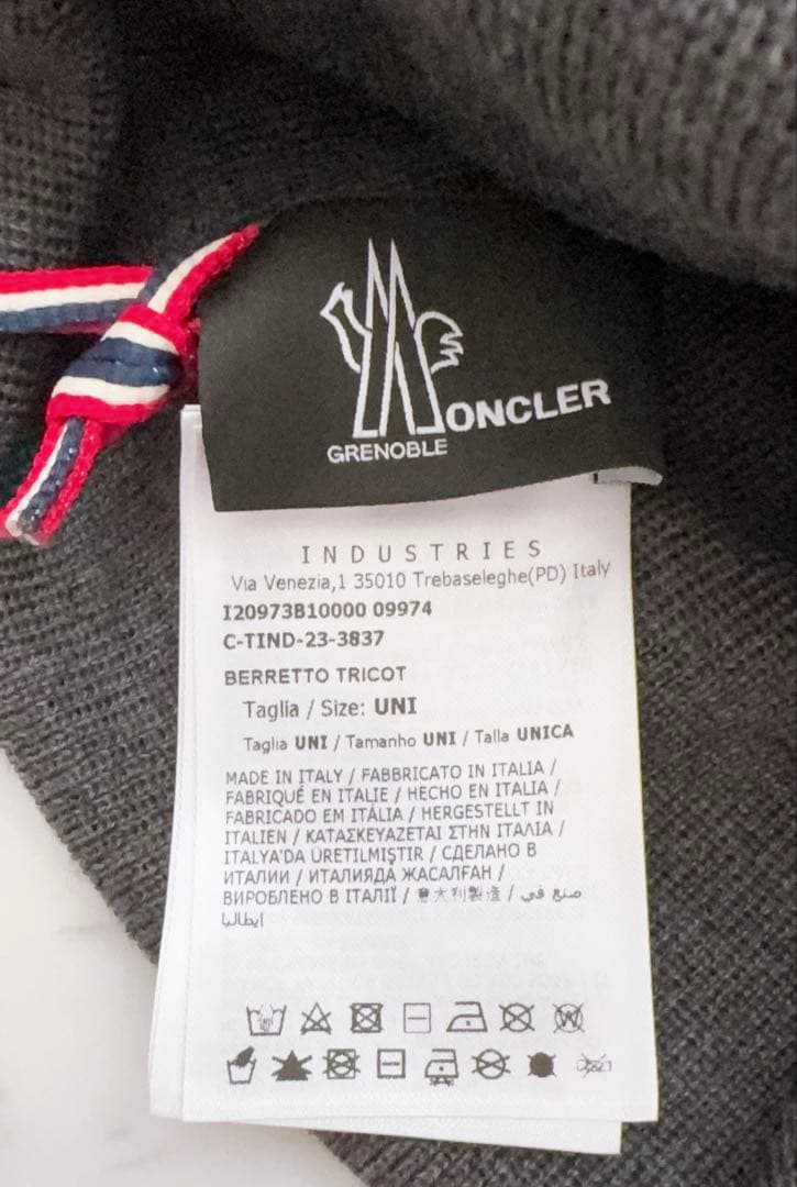 モンクレール　グルノーブル　エンブレム付き　ニット帽 グレー♪