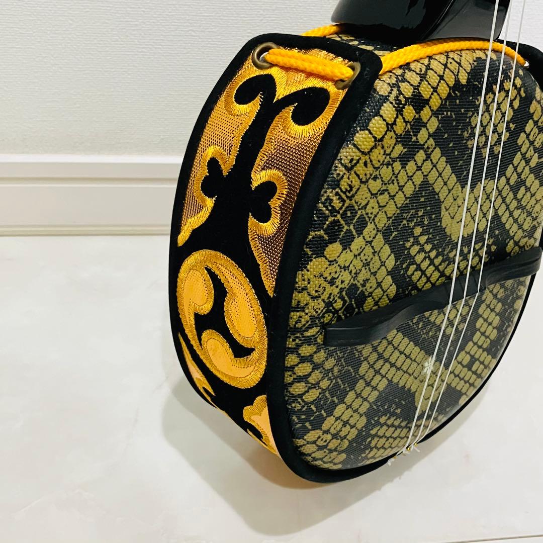 沖縄 三線 特上 人工皮革 蛇柄 ソフトケース 三味線 付属品付き