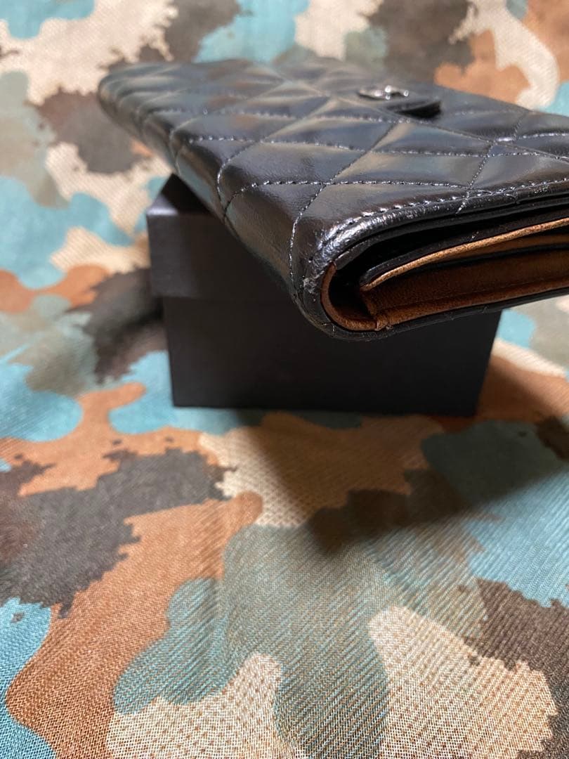CHANEL ブラックレザー 折り財布