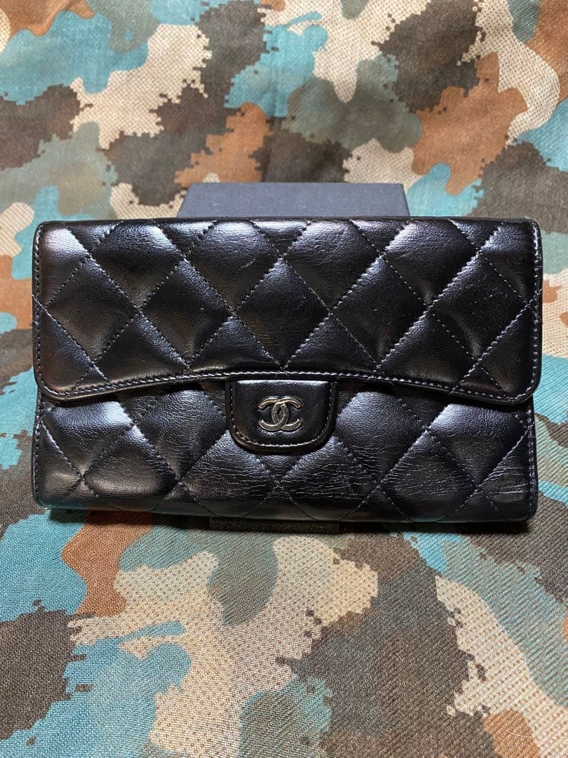 CHANEL ブラックレザー 折り財布