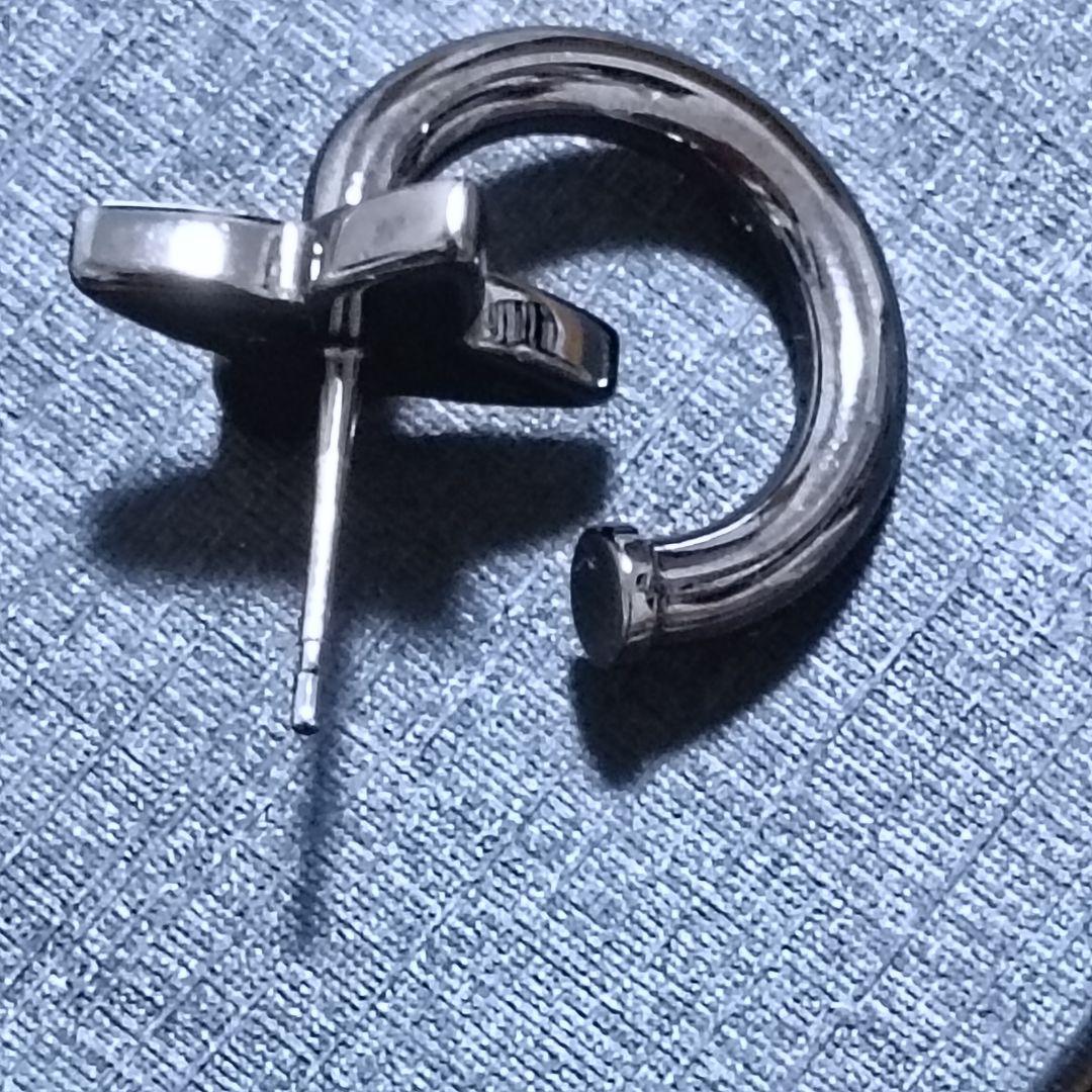 ルイヴィトン ブックル LVロゴ イニシャル 片耳ピアス