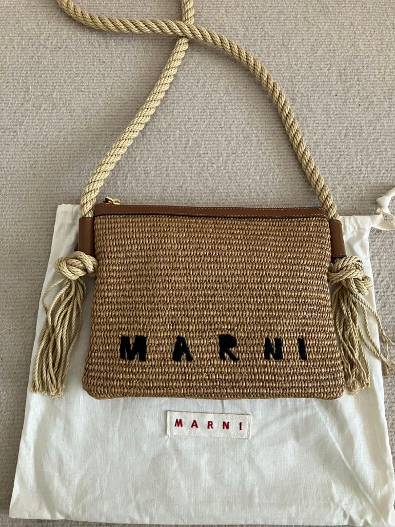 美品✨MARNI✨マルニ　ラフィア ロゴ ロープ　タッセル★かごショルダーバッグ