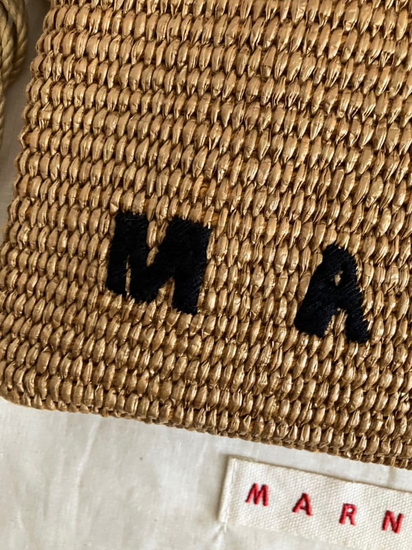 美品✨MARNI✨マルニ　ラフィア ロゴ ロープ　タッセル★かごショルダーバッグ