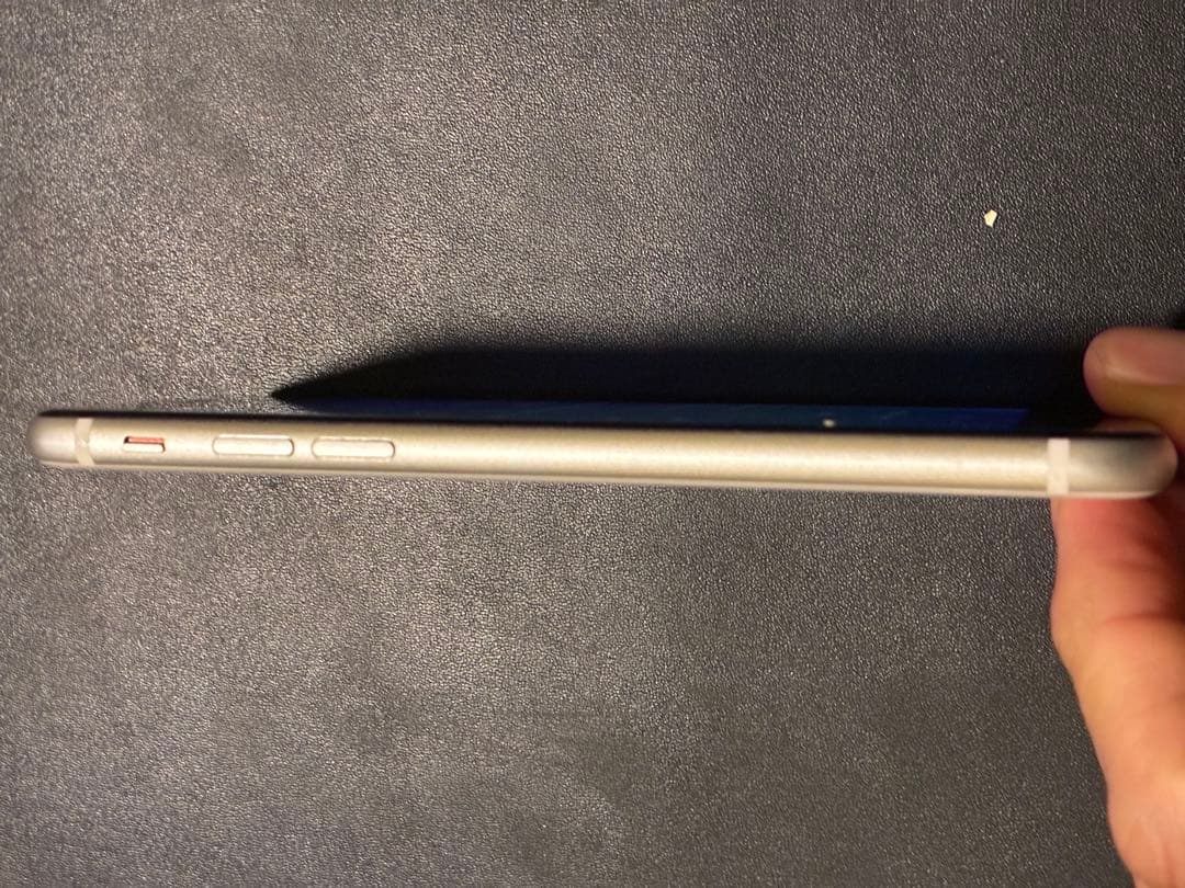 ま*ん様 iPhone se2 本体 バッテリー最大容量83% SIMフリー