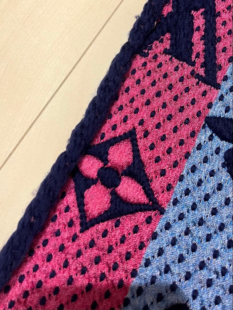 ルイヴィトン モノグラム エシャルプ ロゴマニア レインボー マフラー