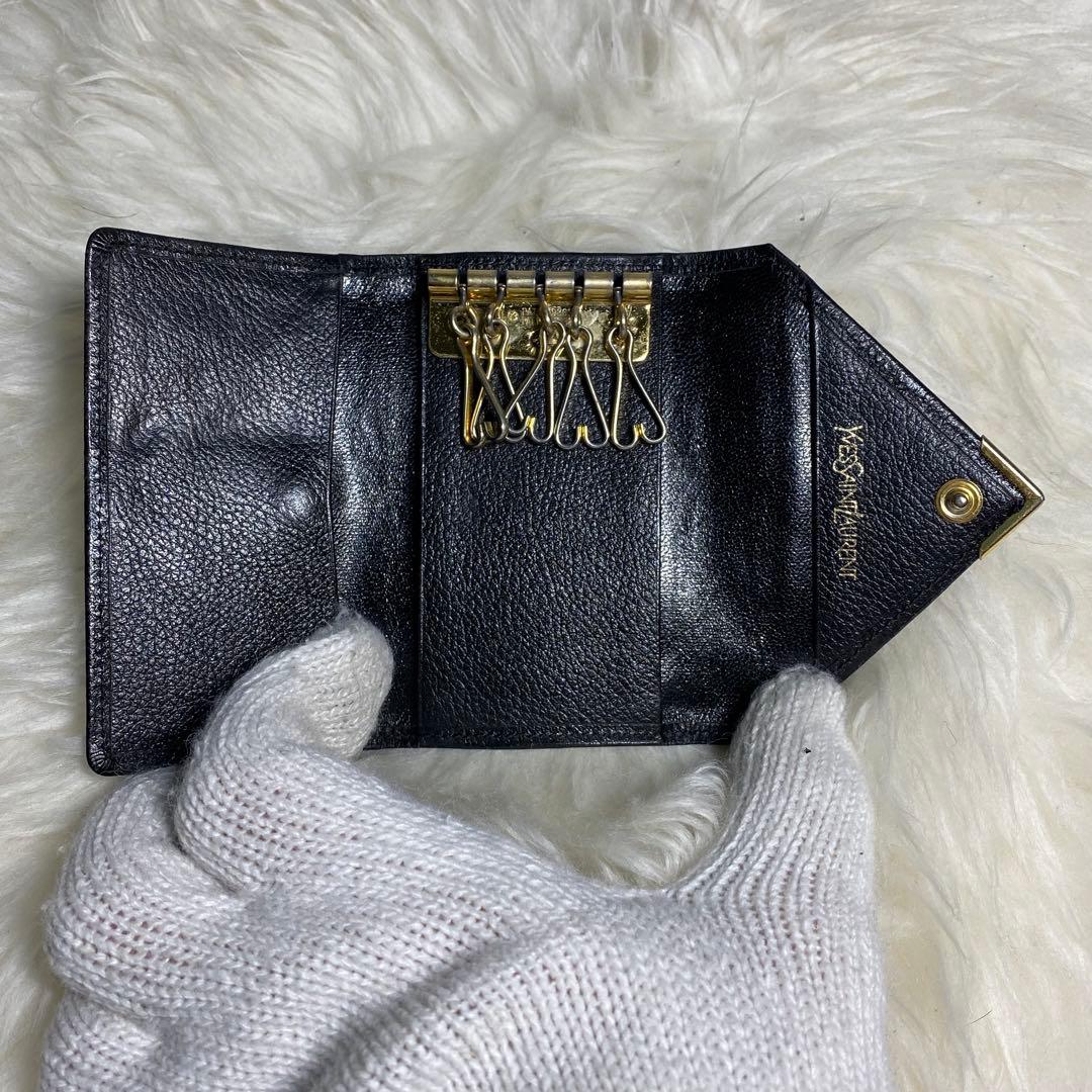 イブサンローラン　カサンドラロゴ型押し 三角プレート キーケース　ブラック