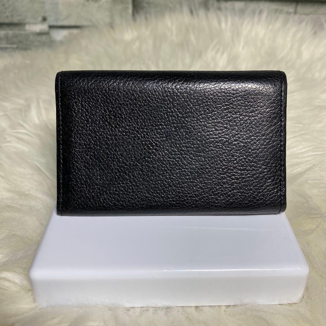 イブサンローラン　カサンドラロゴ型押し 三角プレート キーケース　ブラック