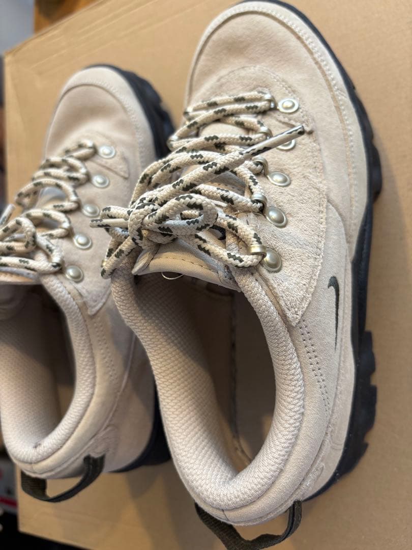 【NIKE 】ウィメンズ ラハール ロー ラタン / カーゴ 24.5cm