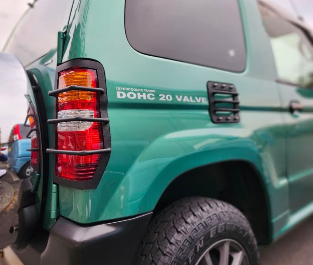 パジェロミニ　テールランプガード　左右