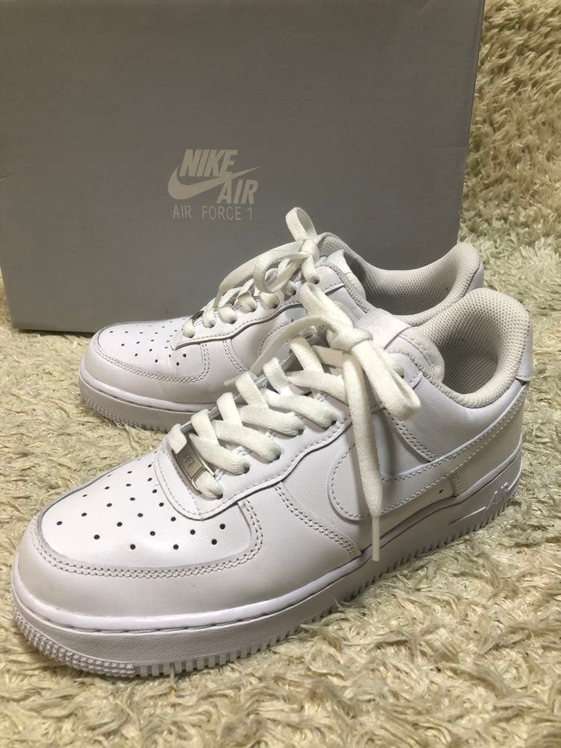 未使用級　極美品　ナイキ　エアフォース1 07 白　ホワイト　24.5cm