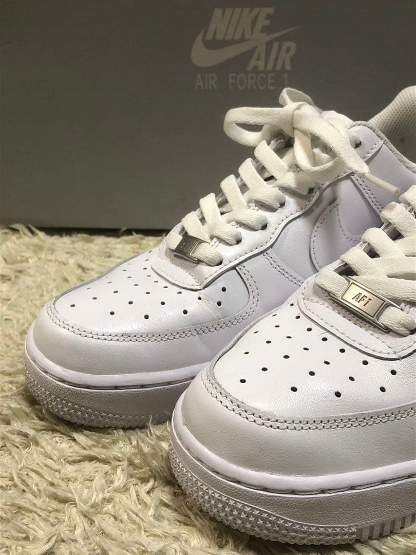 未使用級　極美品　ナイキ　エアフォース1 07 白　ホワイト　24.5cm