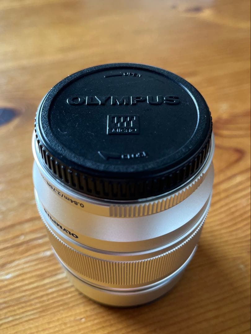 OLYMPUS 75mm f1.8単焦点レンズ