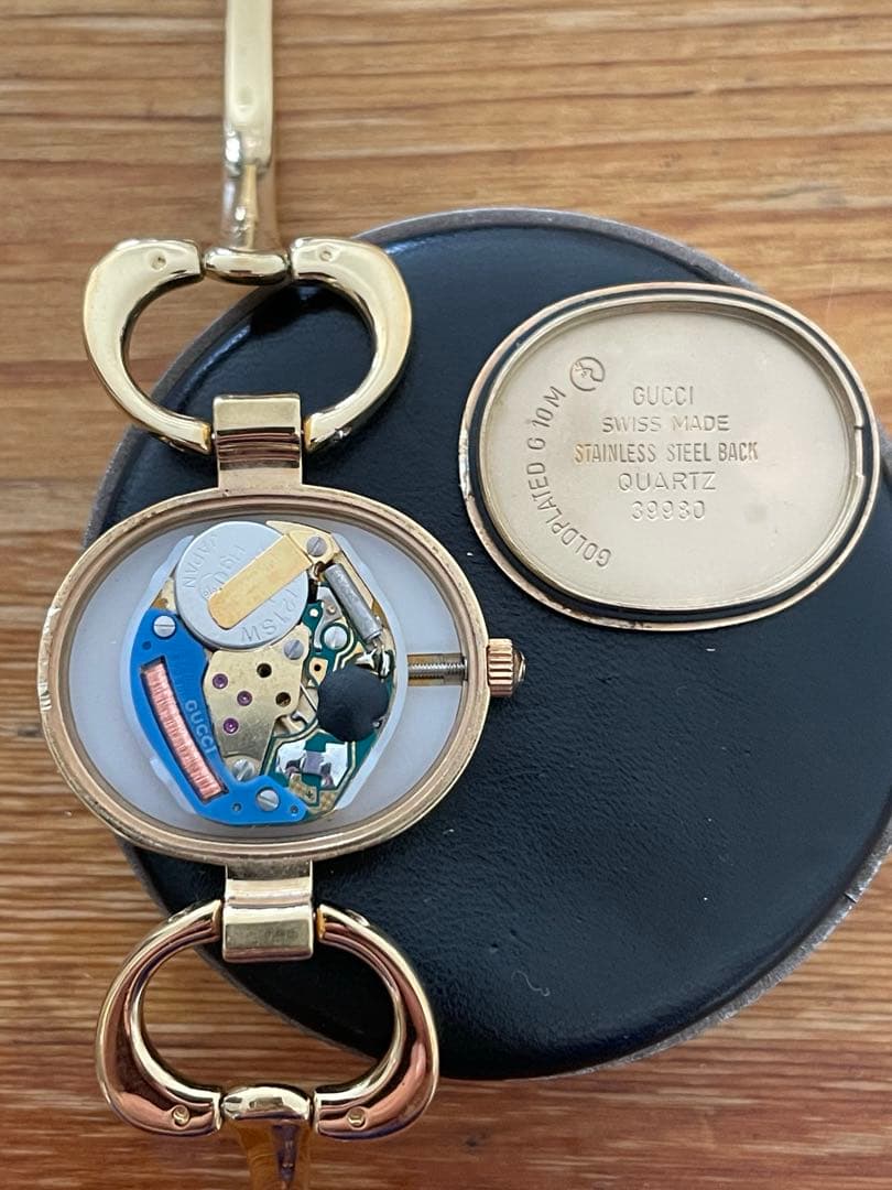 【稼働品】 GUCCI グッチ　1600 ゴールド ブラック文字盤　ハート