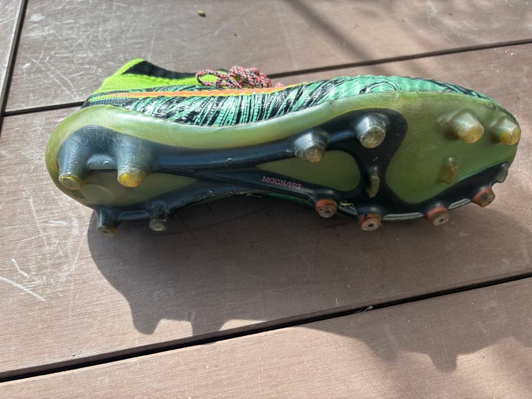 ナイキ　マジスタ　FG