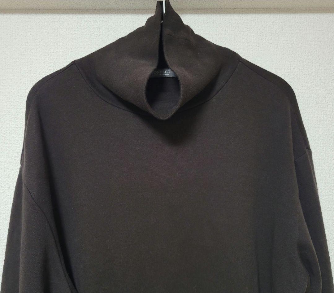 【ほぼ新品】コンフェクト　コットンスムース タートルネック プルオーバー