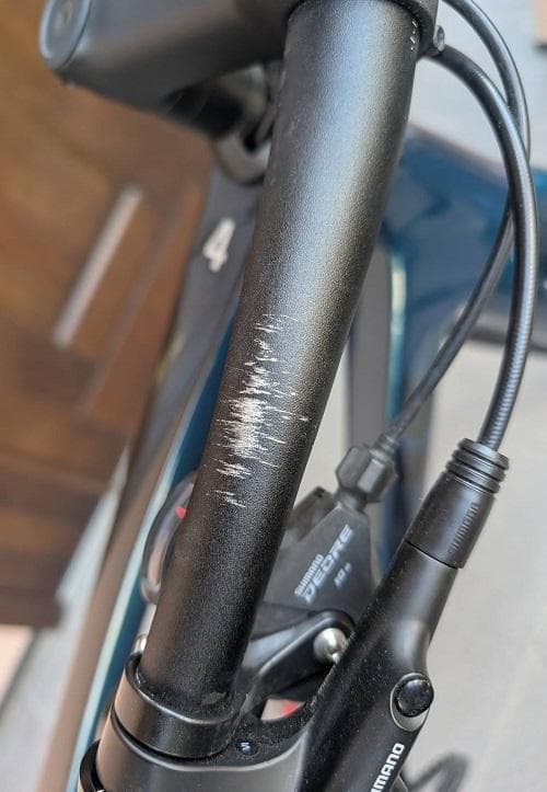 クロスバイク ダークブルー 700C　（TREK FX 4 Carbon）