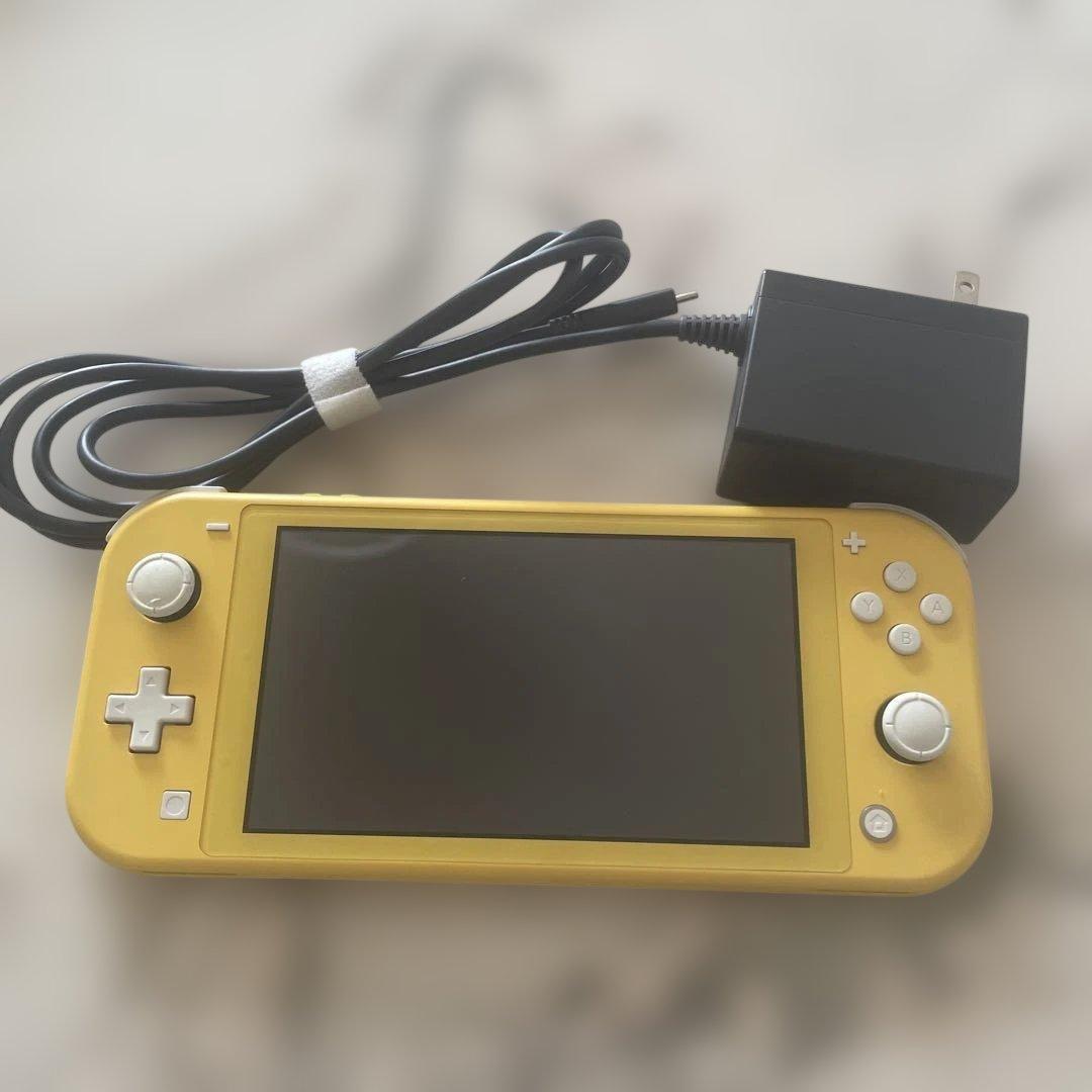 任天堂　Switch light 本体