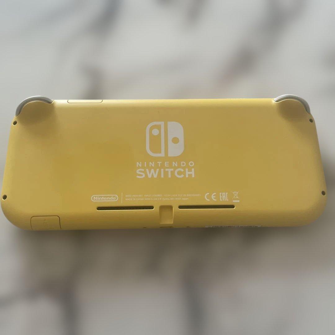 任天堂　Switch light 本体