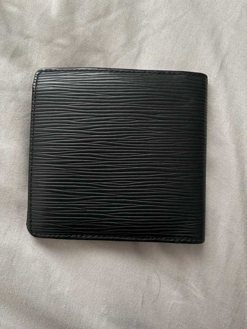 Louis Vuitton 二つ折り財布 黒 エピレザー