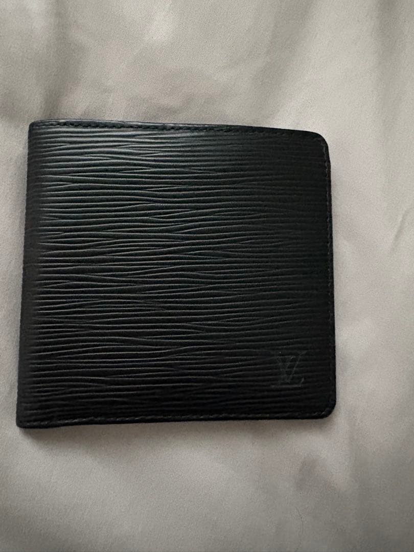 Louis Vuitton 二つ折り財布 黒 エピレザー