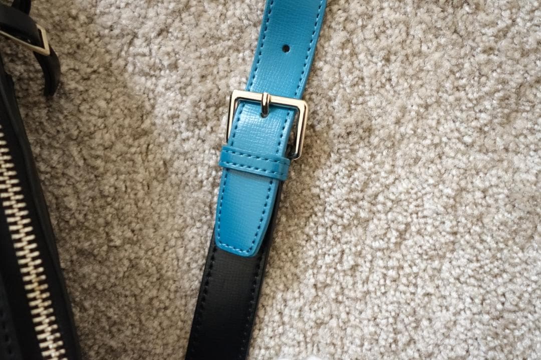 Paul Smith ブラック レザー スリングバッグ