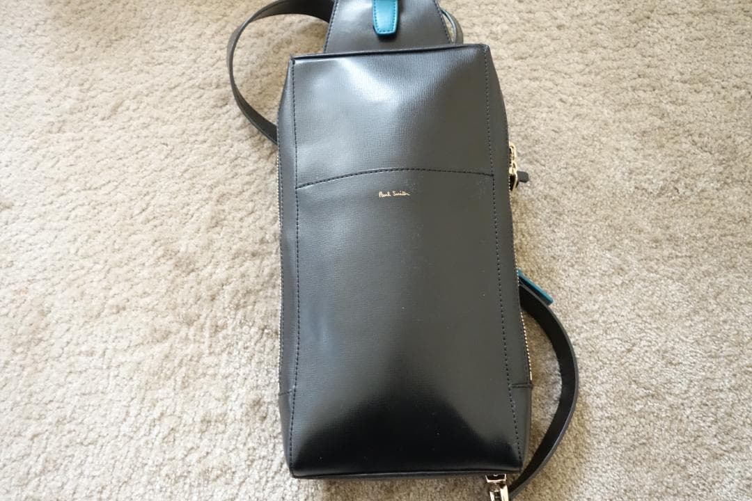 Paul Smith ブラック レザー スリングバッグ