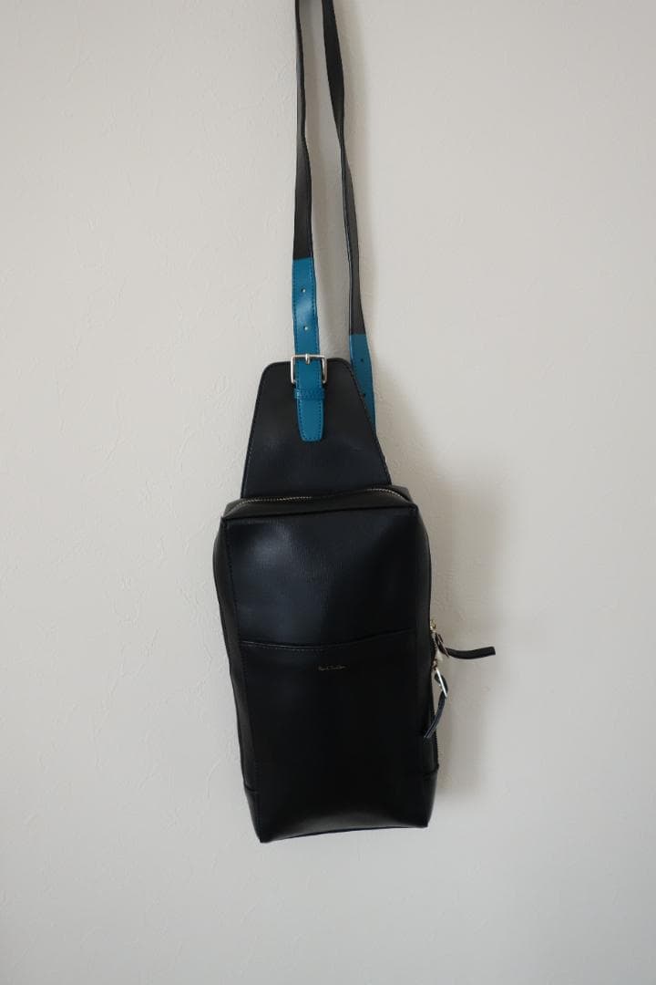 Paul Smith ブラック レザー スリングバッグ