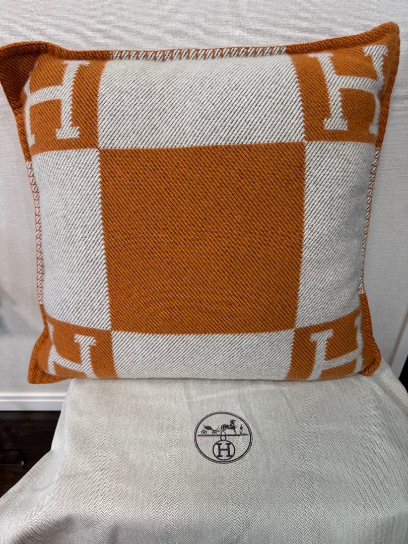 週末セール　新品未使用　hermes　　エルメス　クッション PM 領収書あり