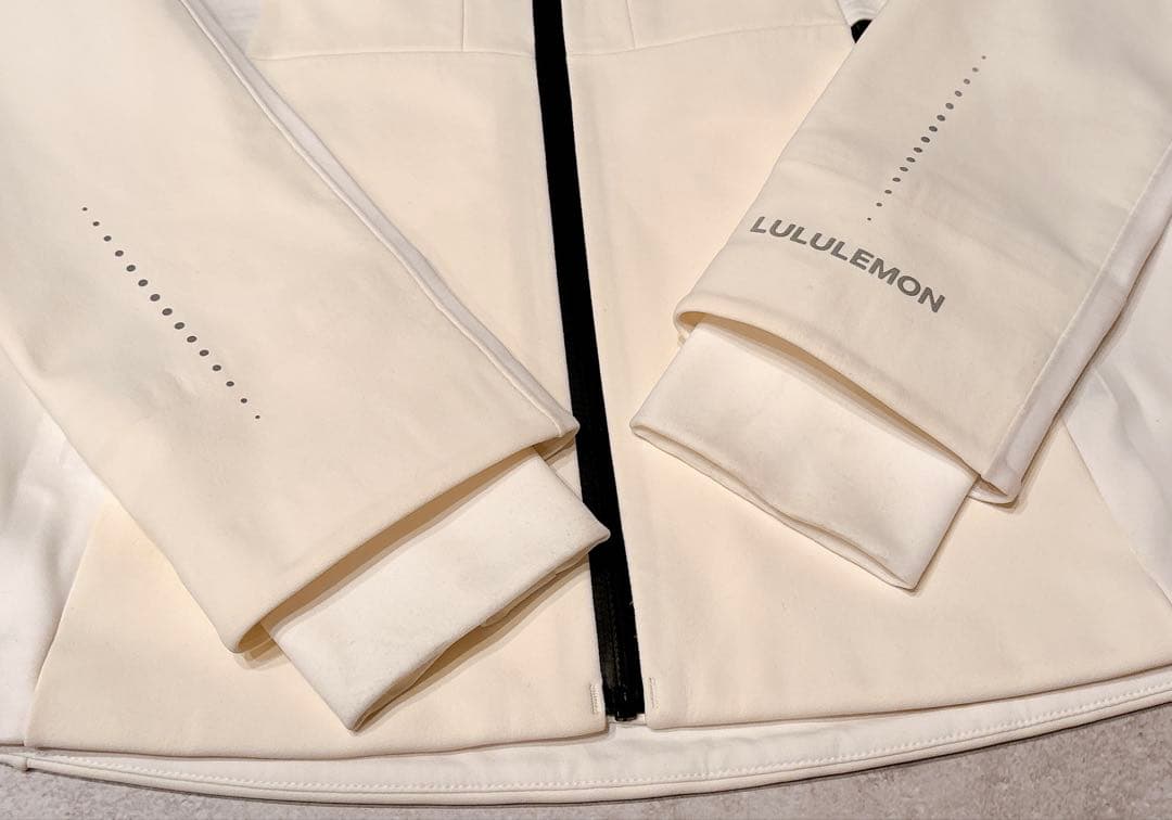 ルルレモン Cross Chill Jacket RepelShell パーカー