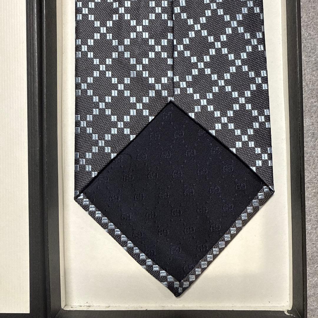 未使用　グッチ　ネクタイ　グレー　各紙　シルクジャガード