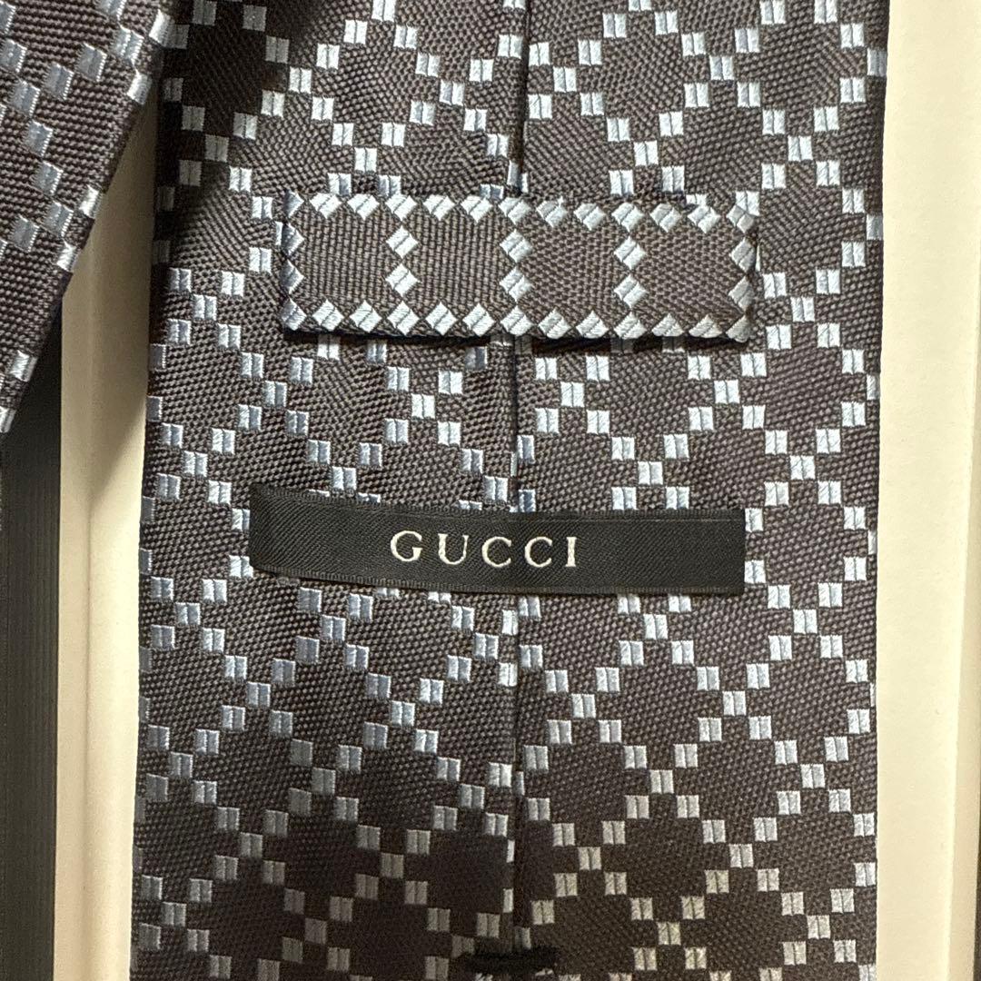 未使用　グッチ　ネクタイ　グレー　各紙　シルクジャガード