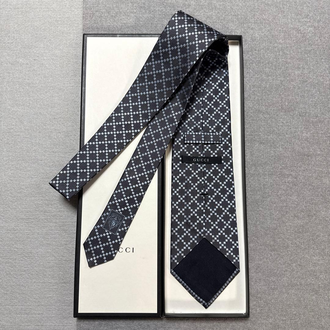 未使用　グッチ　ネクタイ　グレー　各紙　シルクジャガード