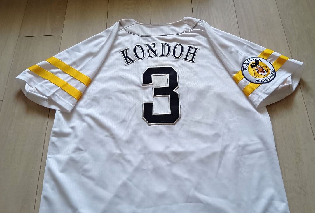 【タグ付】ソフトバンクホークス　近藤　ホーム　ユニフォーム　マジェスティック　L