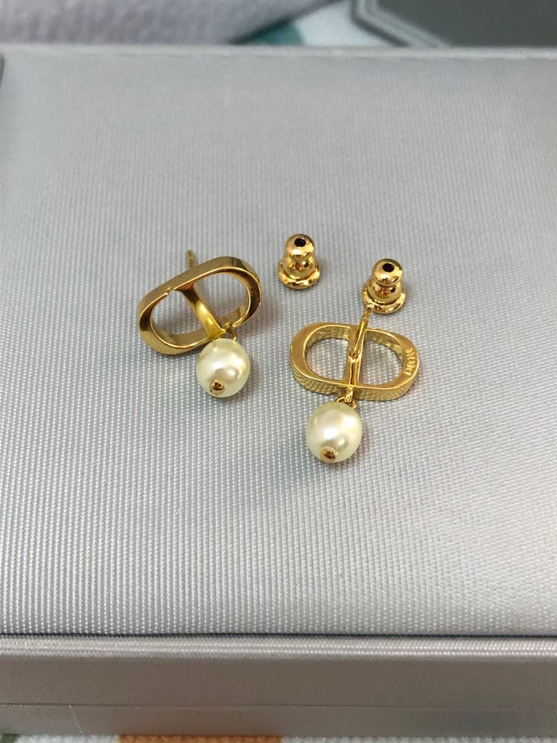 クリスチャンディオール　パールピアス CDロゴ　ゴールド　超美品