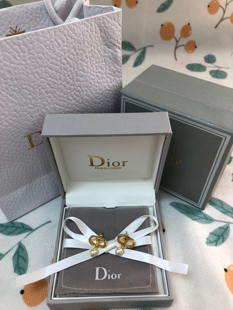 クリスチャンディオール　パールピアス CDロゴ　ゴールド　超美品