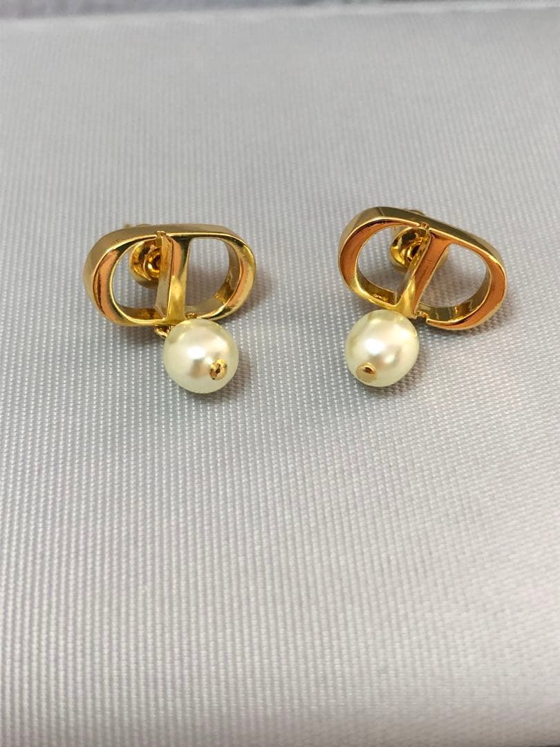 クリスチャンディオール　パールピアス CDロゴ　ゴールド　超美品