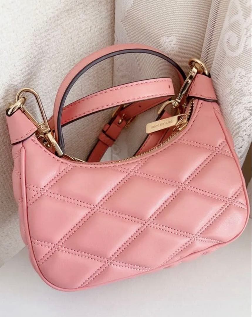 マイケルコース CORA キルテッド クロスボディ エクストラスモール