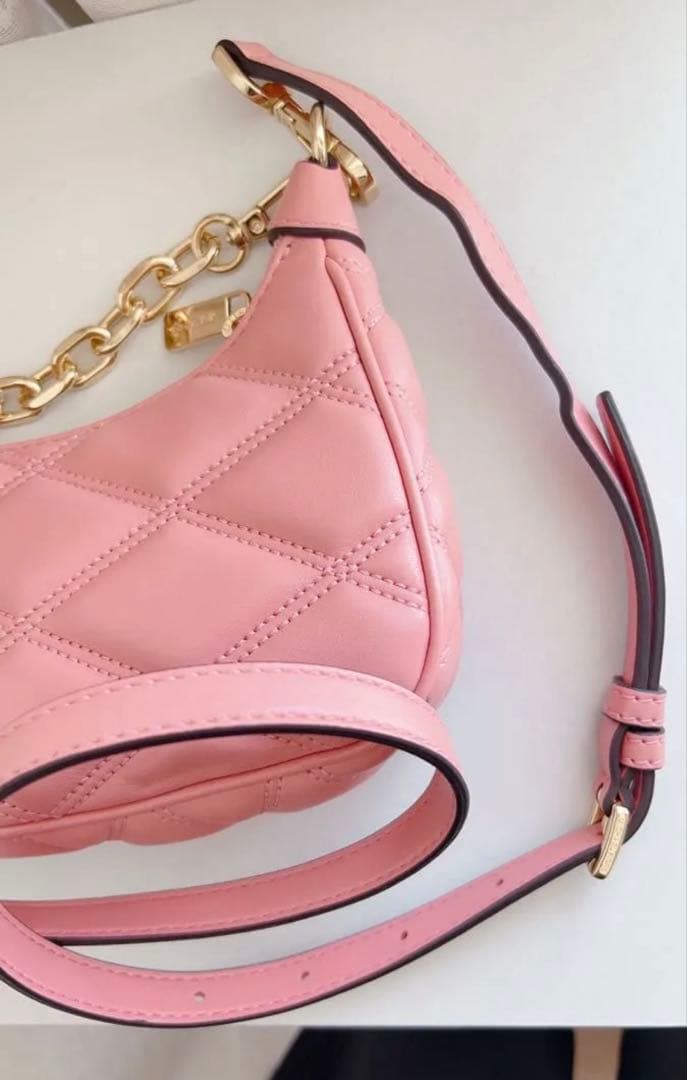 マイケルコース CORA キルテッド クロスボディ エクストラスモール