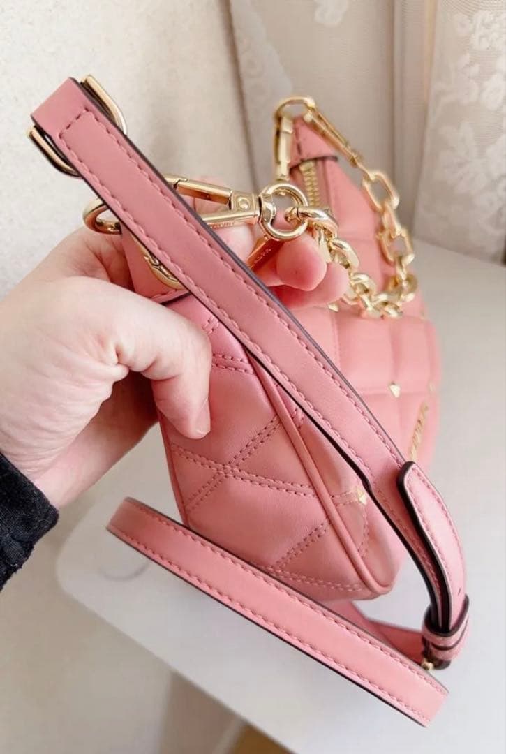 マイケルコース CORA キルテッド クロスボディ エクストラスモール