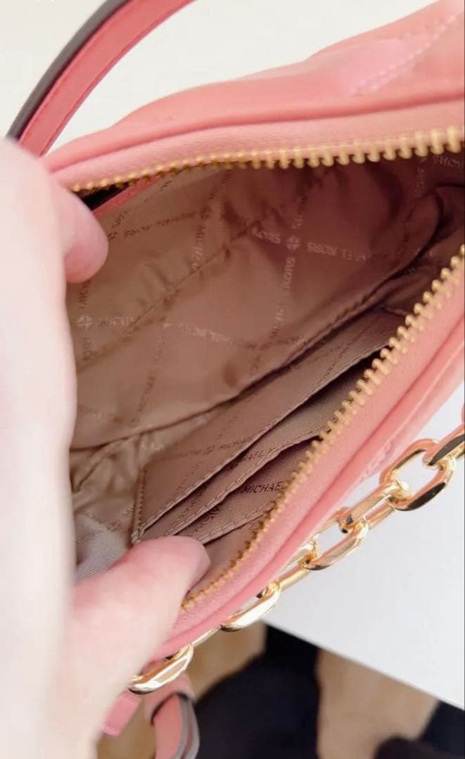 マイケルコース CORA キルテッド クロスボディ エクストラスモール