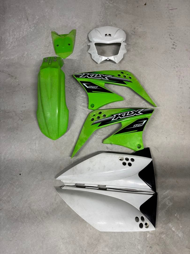 カワサキ　KLX125 カウル一式　フェンダー　純正ミラー2016年式