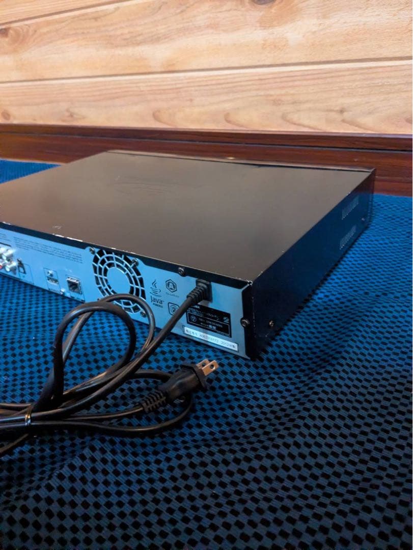 TOSHIBA 東芝 REGZA ブルーレイレコーダー　リモコン付き