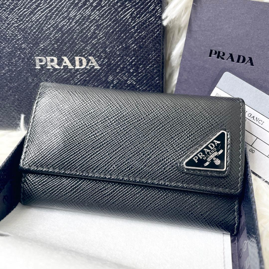 【極美品 現行】プラダ 6連キーケース サフィアーノ レザー ブラック 三角