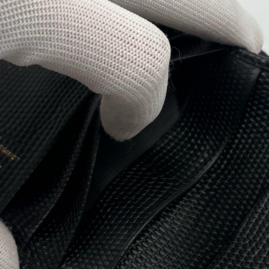 【極美品】Ferragamo レザー 二つ折り財布 ヴァラリボン 黒 コンパクト